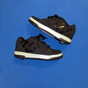 Heelys (black on black)